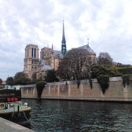 D'une Avec Vue Sur La Ville Terrasse Amenagee Et Wifi A