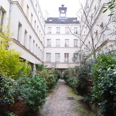 D'une Avec Vue Sur La Ville Terrasse Amenagee Et Wifi A *